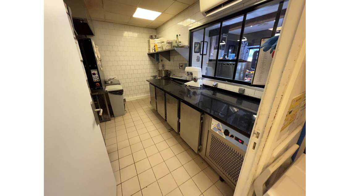 Cession bail local 110m² à St Laurent du Var Gare