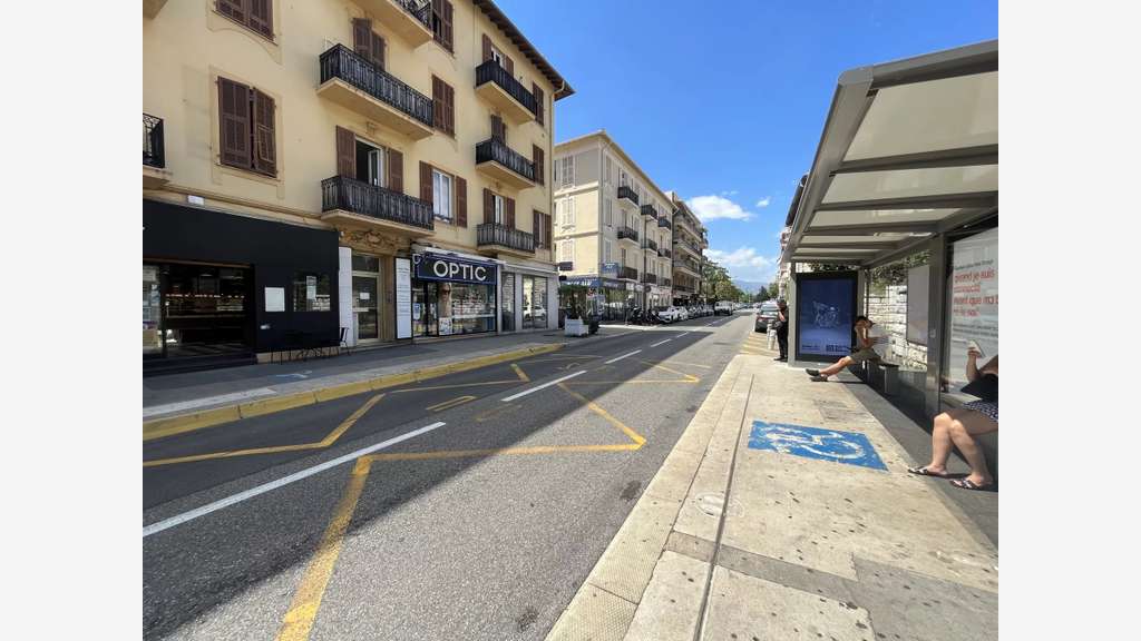 Cession bail local 110m² à St Laurent du Var Gare