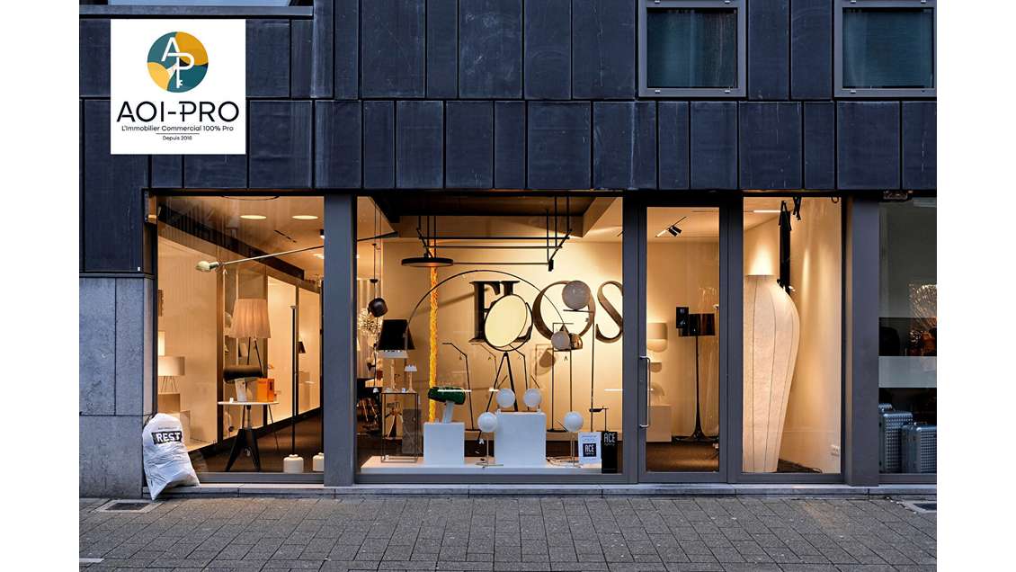 Droit au bail belle vitrine et parking à St Médard