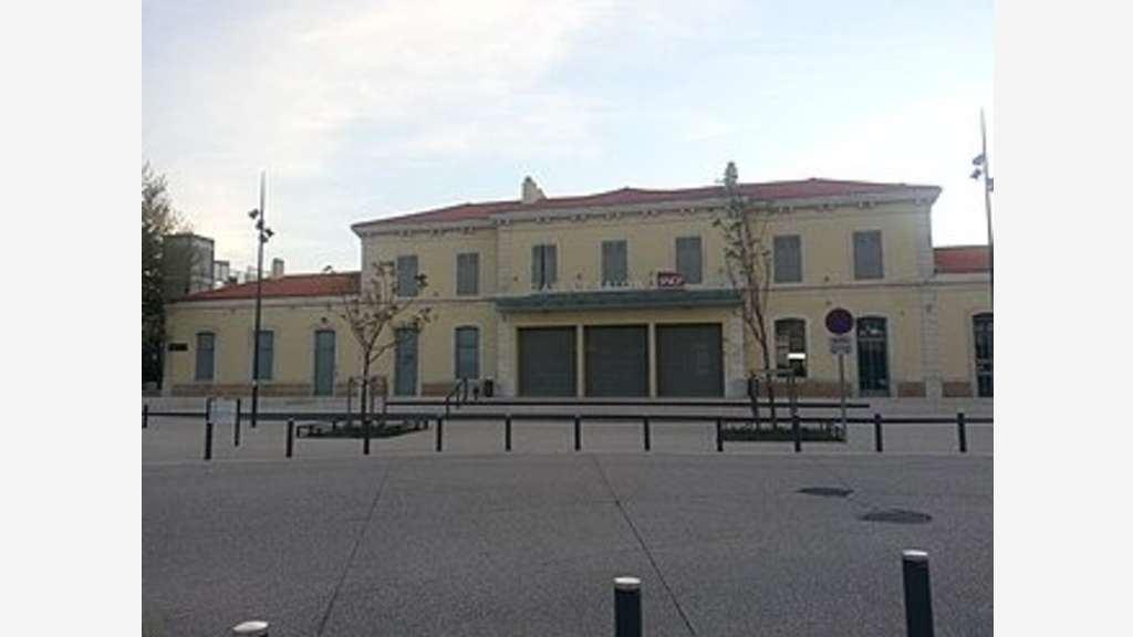 Local/bureau Bail à céder SALON DE PROVENCE (