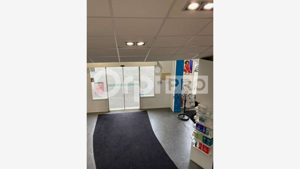 Local commercial 145m² à louer à à Saran N20