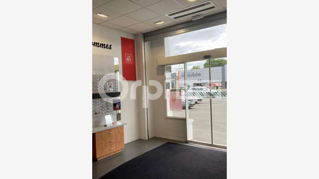 Local commercial 145m² à louer à à Saran N20