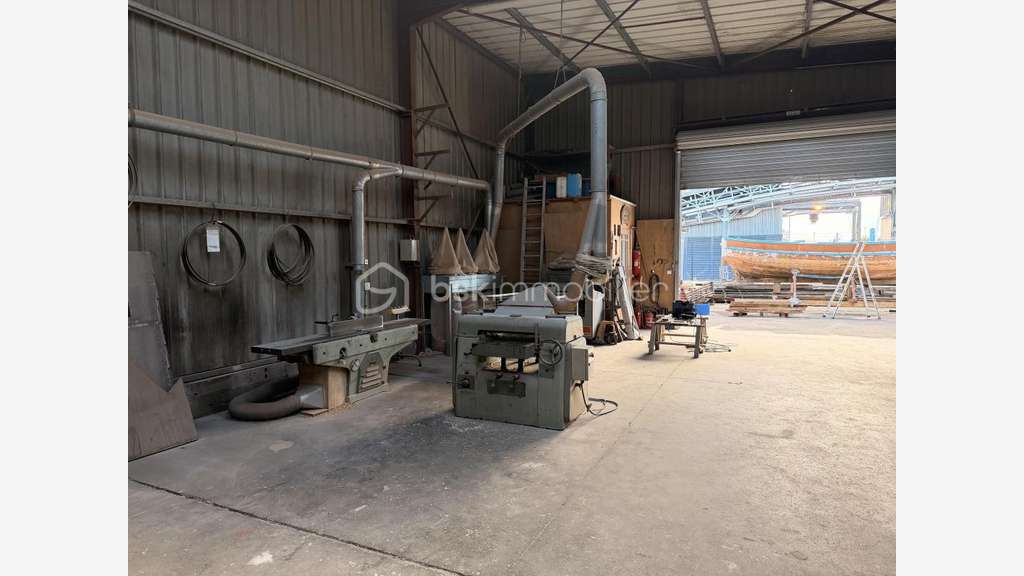 SÈTE - ZI DES EAUX BLANCHES - ATELIER DE 250 M²
