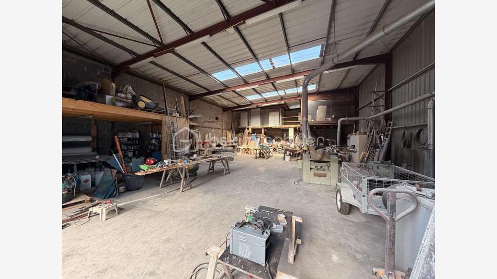 SÈTE - ZI DES EAUX BLANCHES - ATELIER DE 250 M²