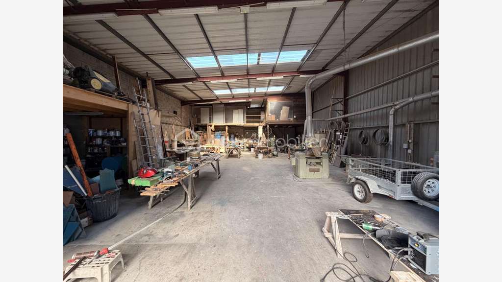SÈTE - ZI DES EAUX BLANCHES - ATELIER DE 250 M²