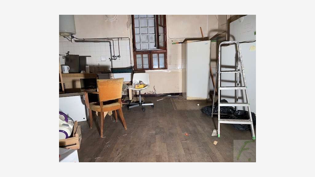 Cède DAB local de 110m² accès PMR sur Tresserve