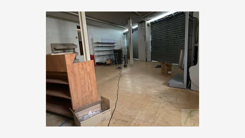 Cède DAB local de 110m² accès PMR sur Tresserve