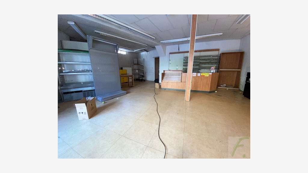 Cède DAB local de 110m² accès PMR sur Tresserve