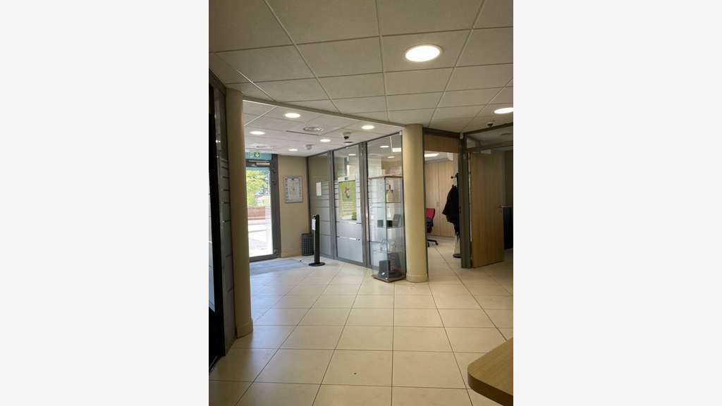 CDAB commerce 166 m2 centre TRETS 13530