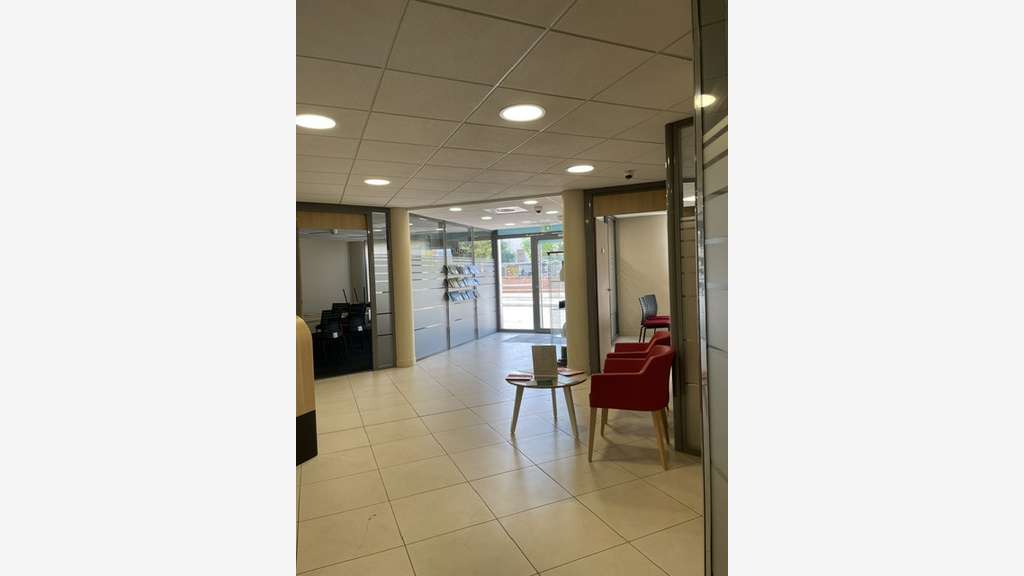 CDAB commerce 166 m2 centre TRETS 13530