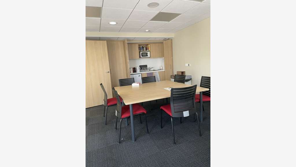 CDAB commerce 166 m2 centre TRETS 13530