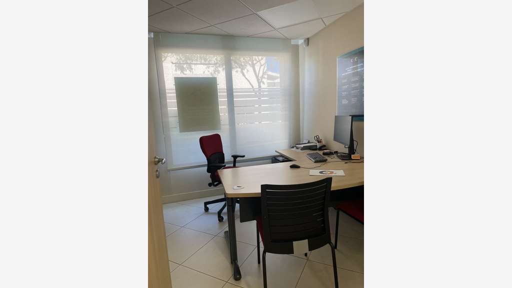 CDAB commerce 166 m2 centre TRETS 13530