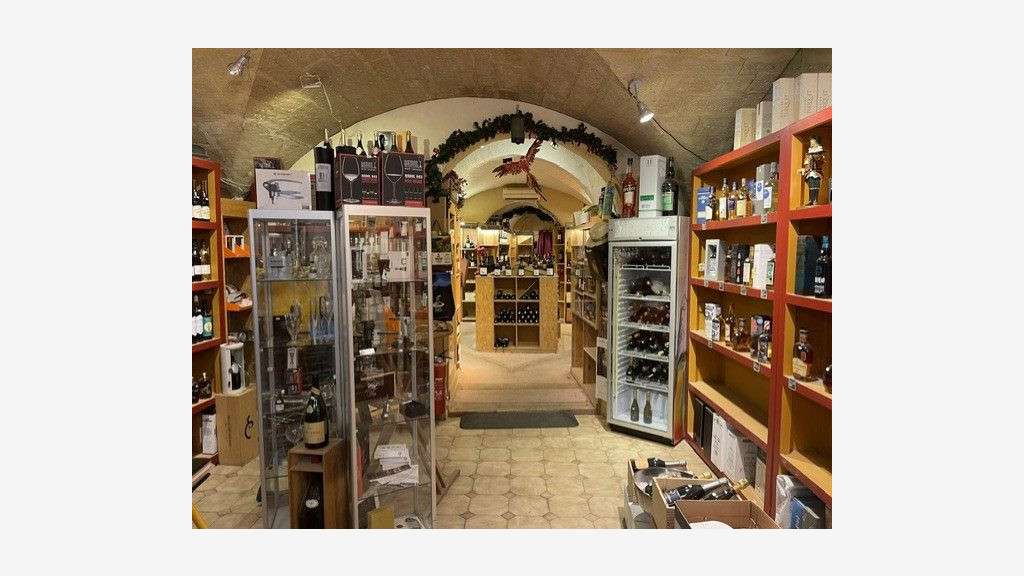 GRAND LOCAL COMMERCIAL UZES