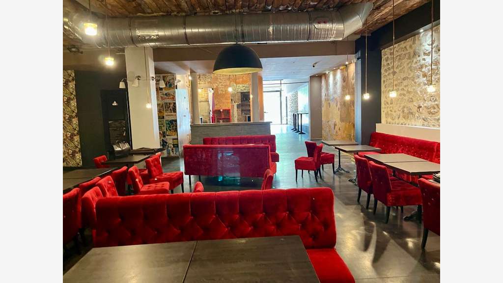 Cède restaurant 440m² vaste terrasse à Valence