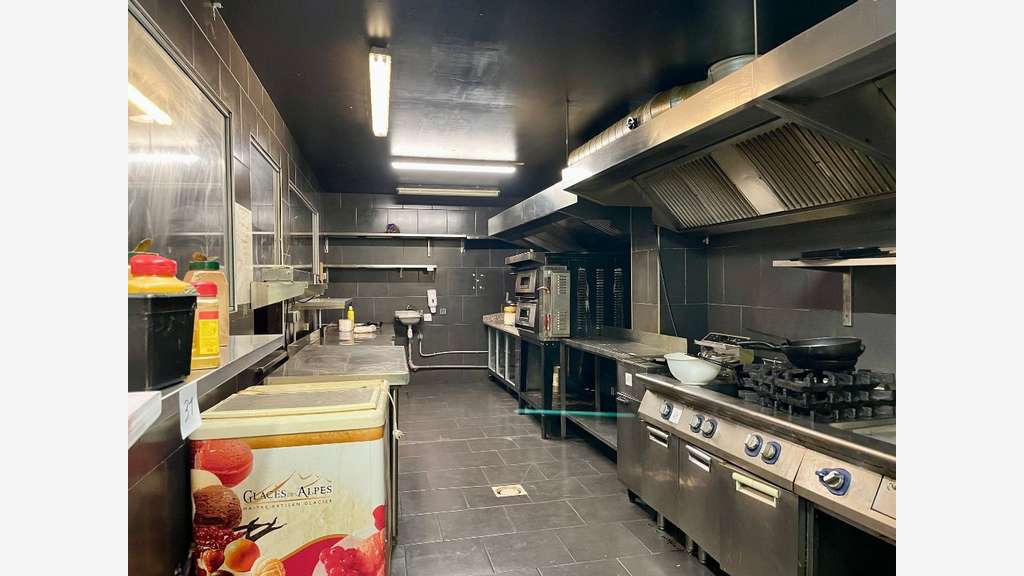 Cède restaurant 440m² vaste terrasse à Valence