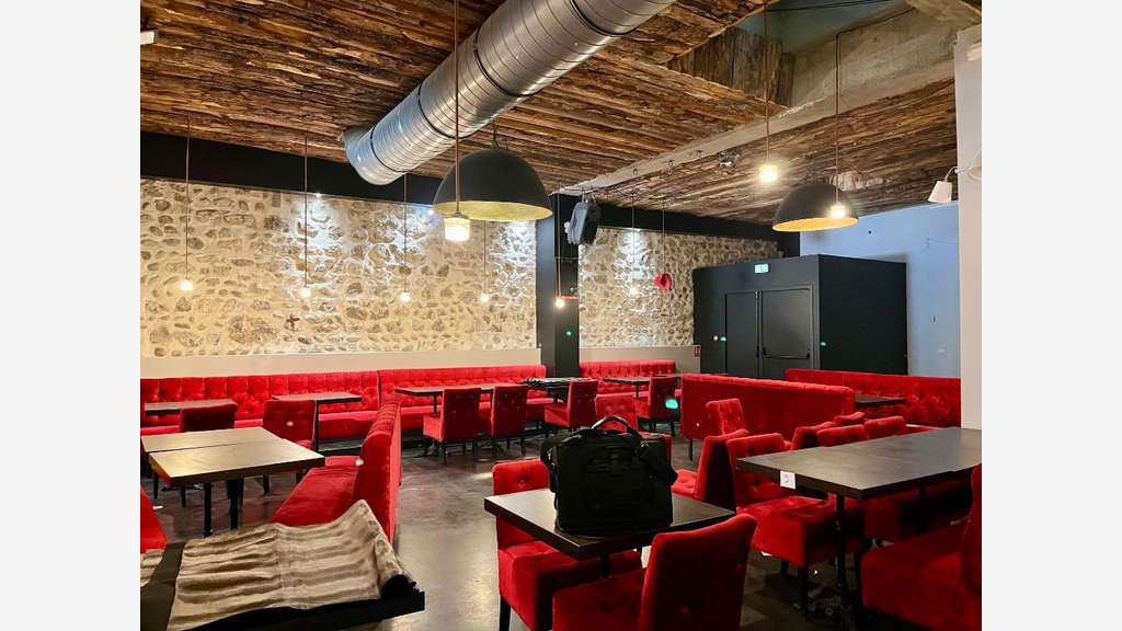 Cède restaurant 440m² vaste terrasse à Valence