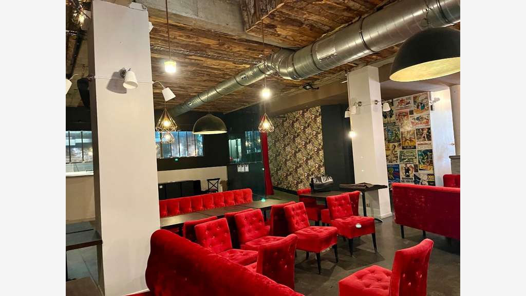 Cède restaurant 440m² vaste terrasse à Valence