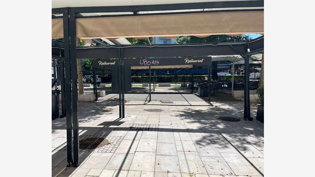 Cède restaurant 440m² vaste terrasse à Valence