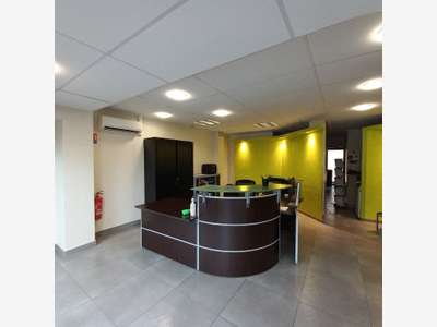 AV local pro 68m² en centre commercial à Valence