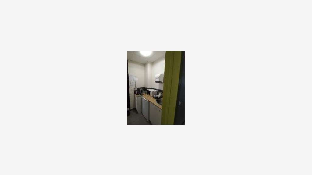 AV local pro 68m² en centre commercial à Valence