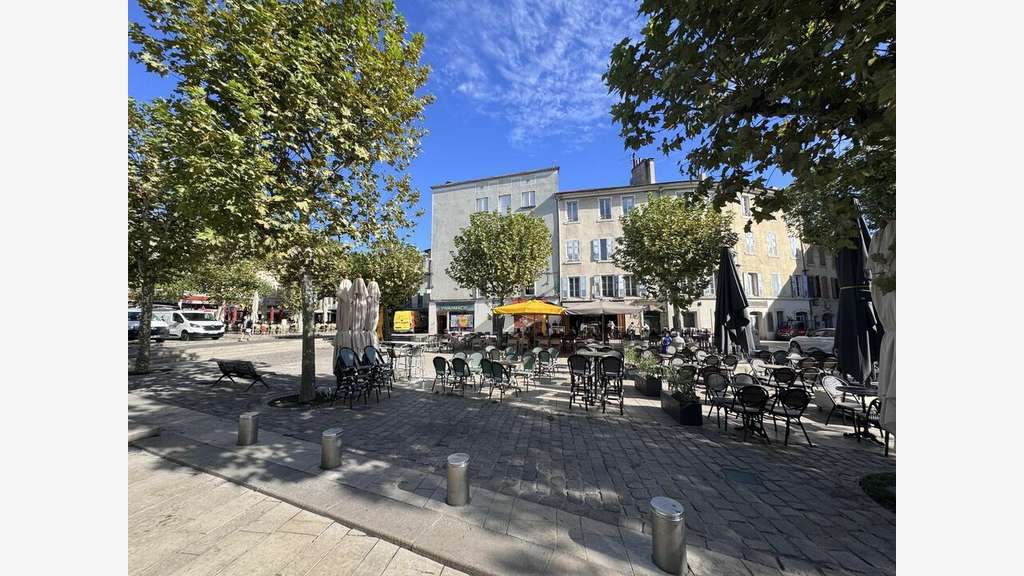 Local commercial de 42m² à céder à Valence centre