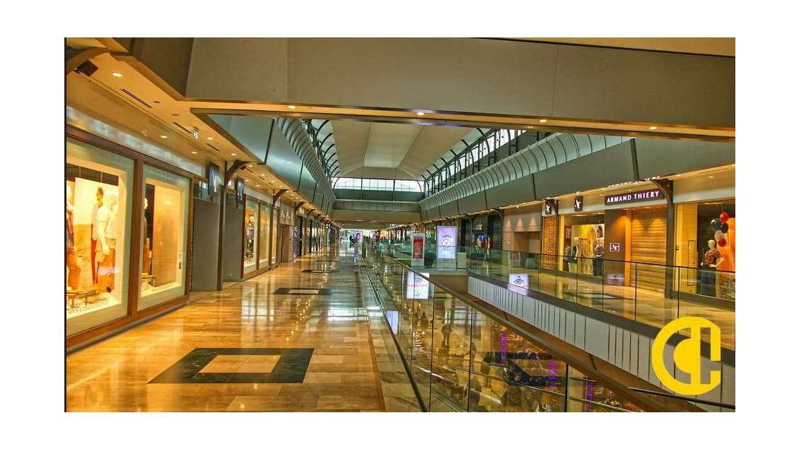 Local commercial 240m² Carrefour Vénissieux