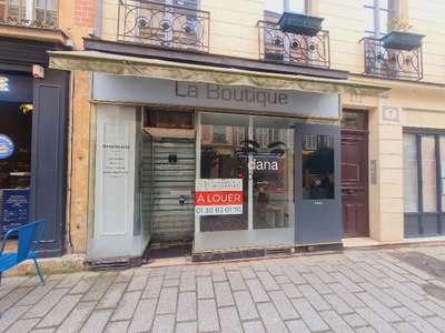 DAB local 50m² rue piétonne Versailles Satory
