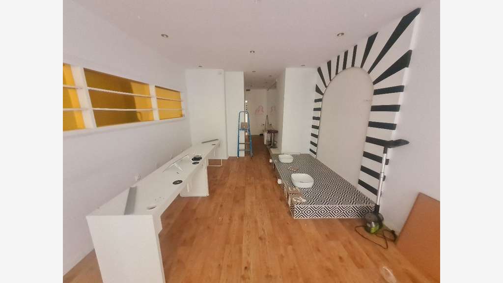 DAB local 50m² rue piétonne Versailles Satory
