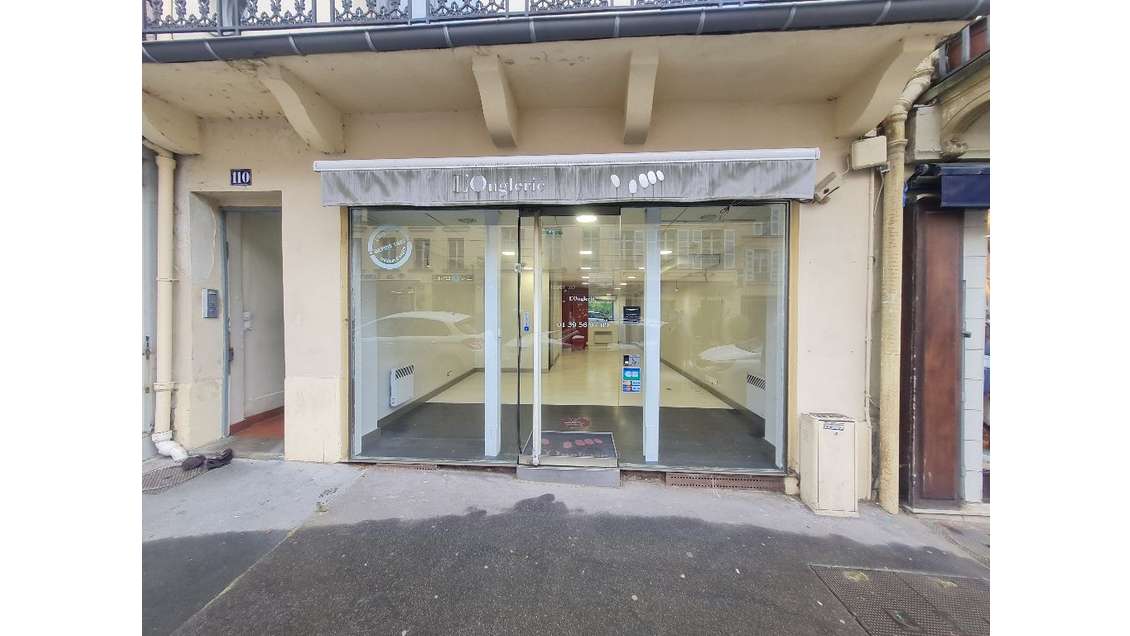 A louer local 86m² Versailles rue de la Paroisse