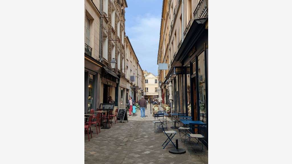 Local 98m² empl N°1 Versailles Notre Dame