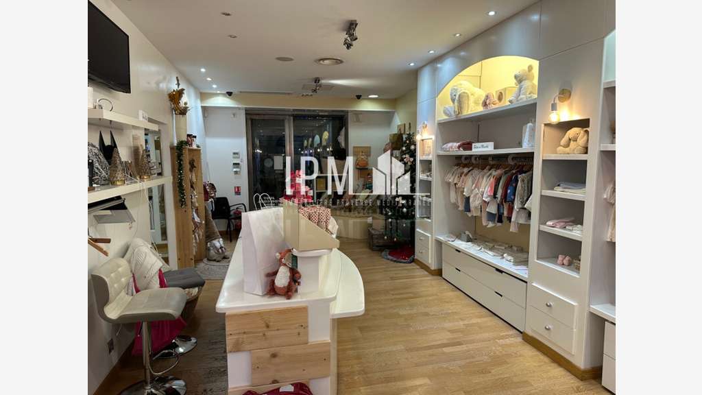 DAB local commercial 104m² à Marseille 6e