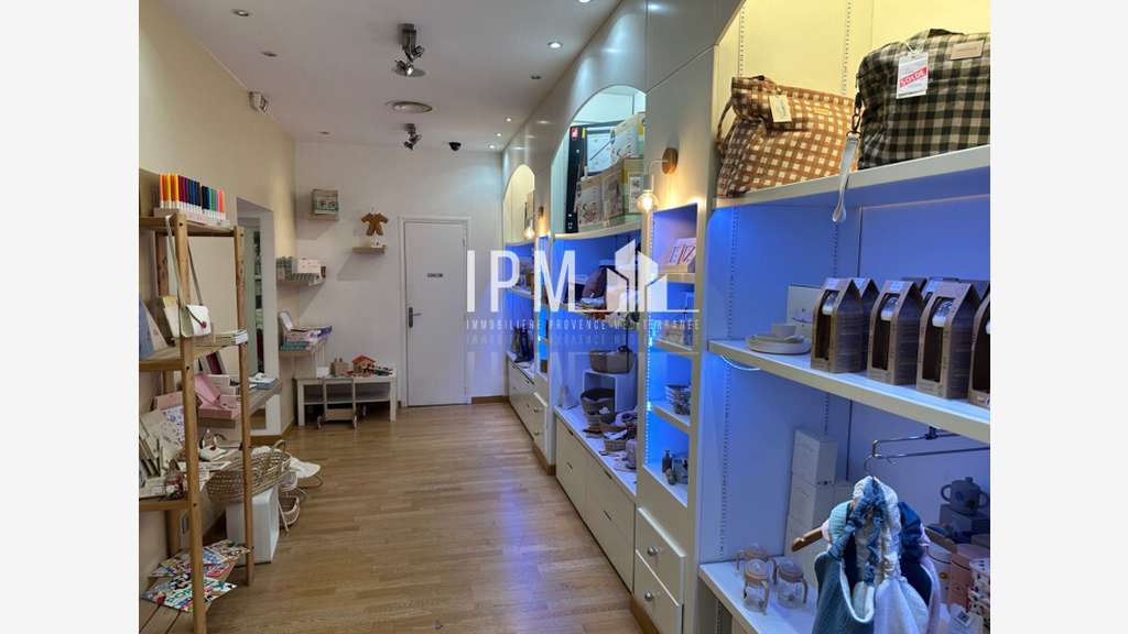 DAB local commercial 104m² à Marseille 6e