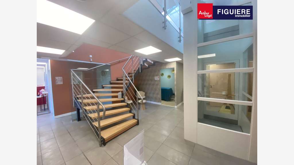 Cession droit au bail local 193m² à Coudoux D10 