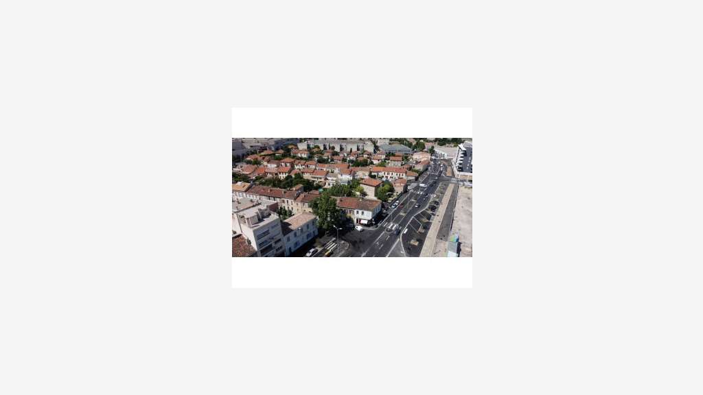 A louer local commercial 165m² ST LOUP 13010
