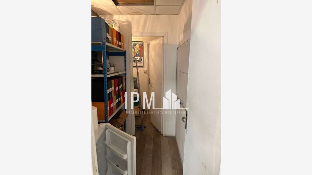 A céder local commercial de 50m² à Marseille 13003