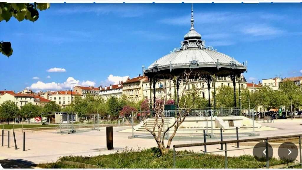 DAB local 65m² empl N°1 excellent état à Valence