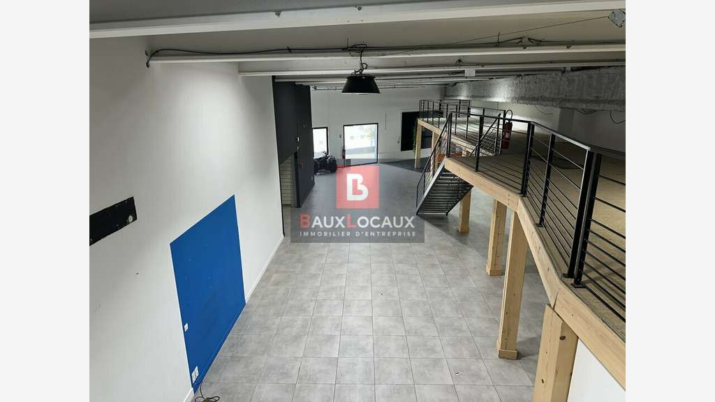 DAB local 609m² exceptionnellement situé au Pontet