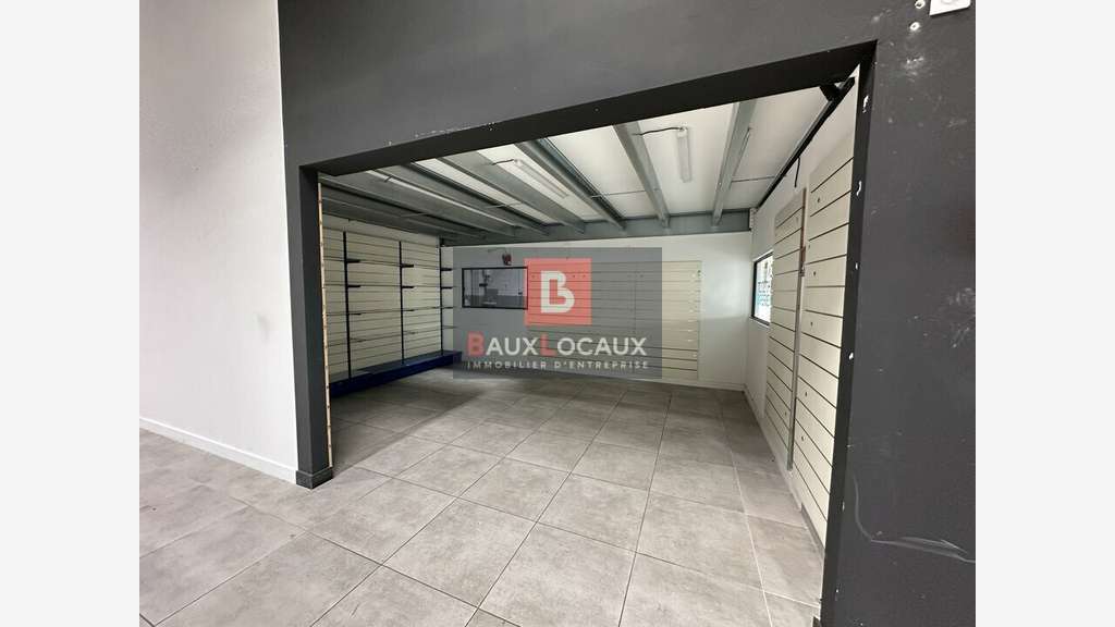 DAB local 609m² exceptionnellement situé au Pontet