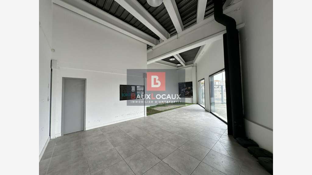 DAB local 609m² exceptionnellement situé au Pontet