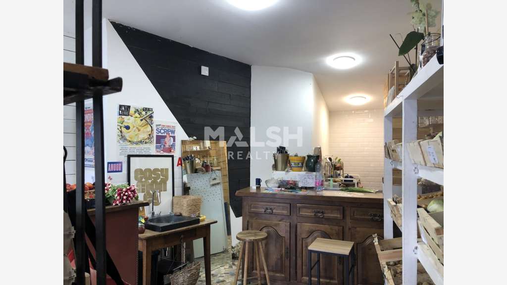 DAB local commercial 27m² avec vitrines à Lyon 1er