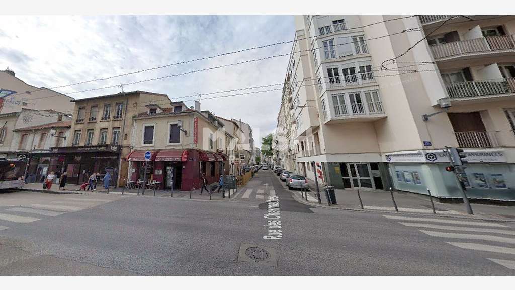 Droit au bail local belle vitrine 80m² à Lyon 6e