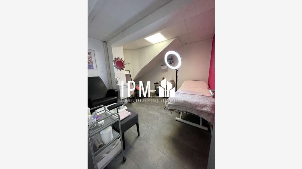 DAB local commercial 96m² à Marseille 13008