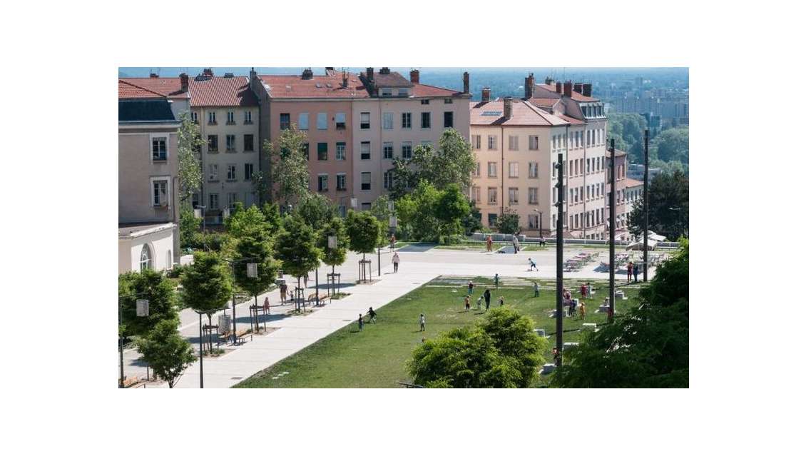 DAB belle surface commerciale 130m² à Lyon 4e