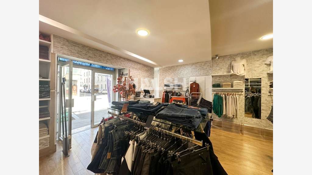 Local commercial d'angle à céder 150m² Lyon 7e
