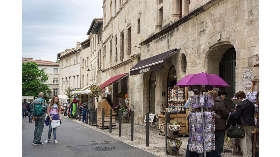 Cède DAB local commercial de 255m² à Avignon