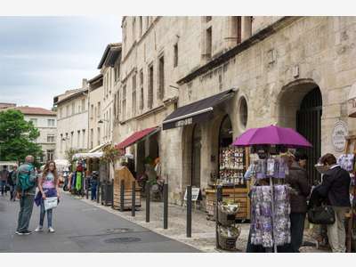 Cède DAB local commercial de 255m² à Avignon