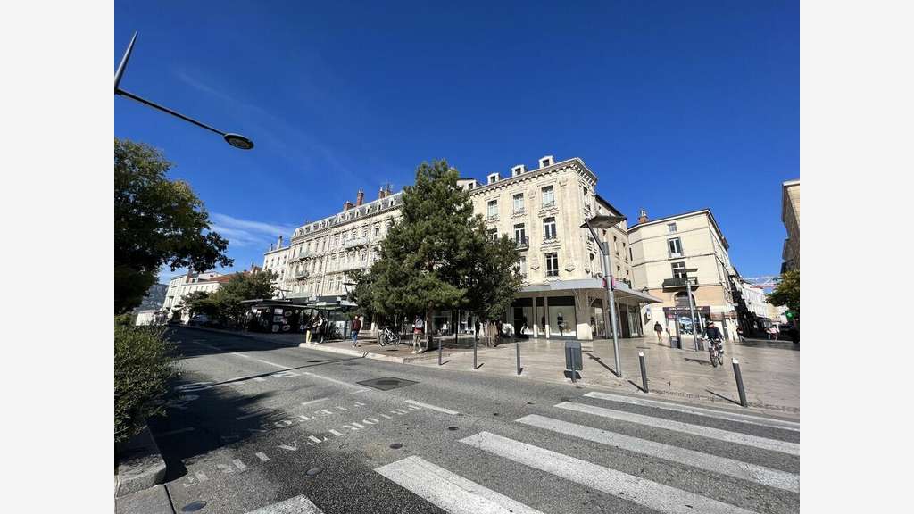 DAB local commercial 62m² à Valence centre