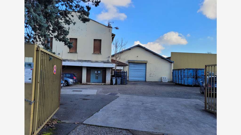 DAB locaux 2000m² à Lyon Vénissieux