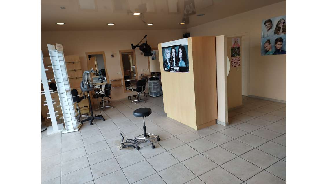 DAB local commercial 73m² à Saint-Broladre