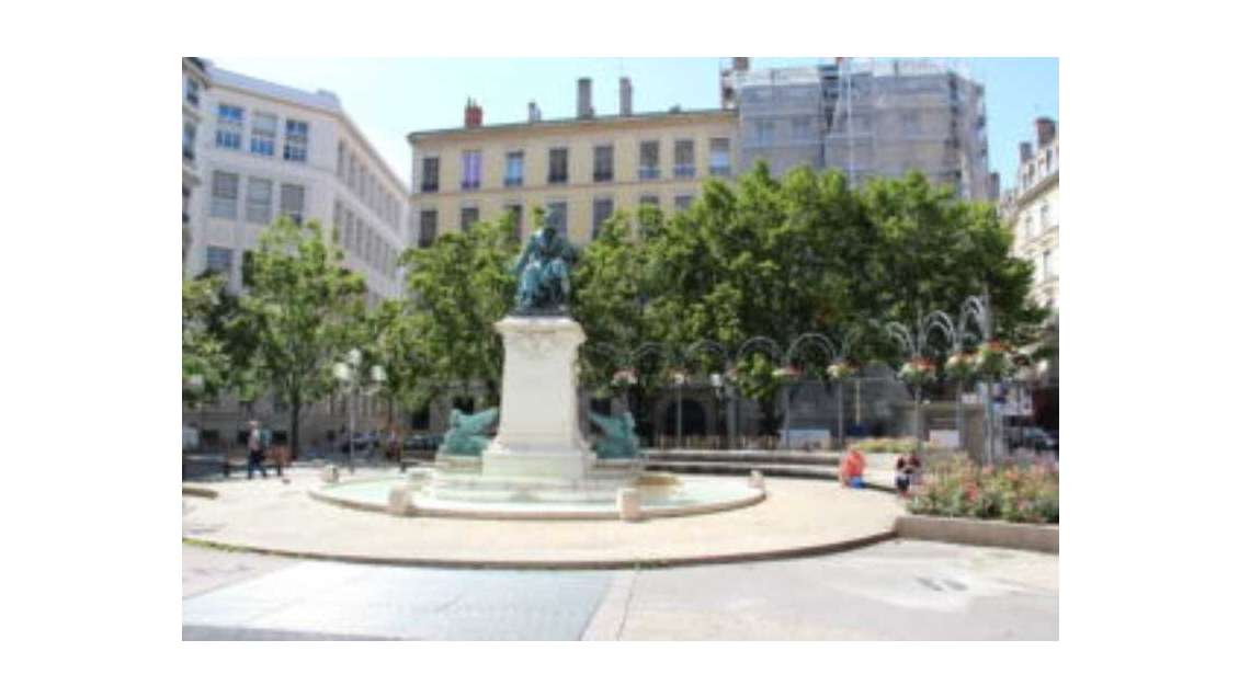 DAB local commercial 69m² rue prisée à Lyon 2e